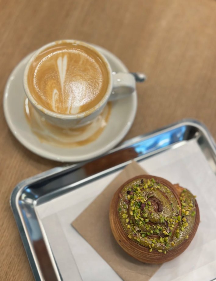 Ra_in_Lux's tweet image. Morning bliss in every sip and bite... #CoffeeAndPastry #PerfectStart