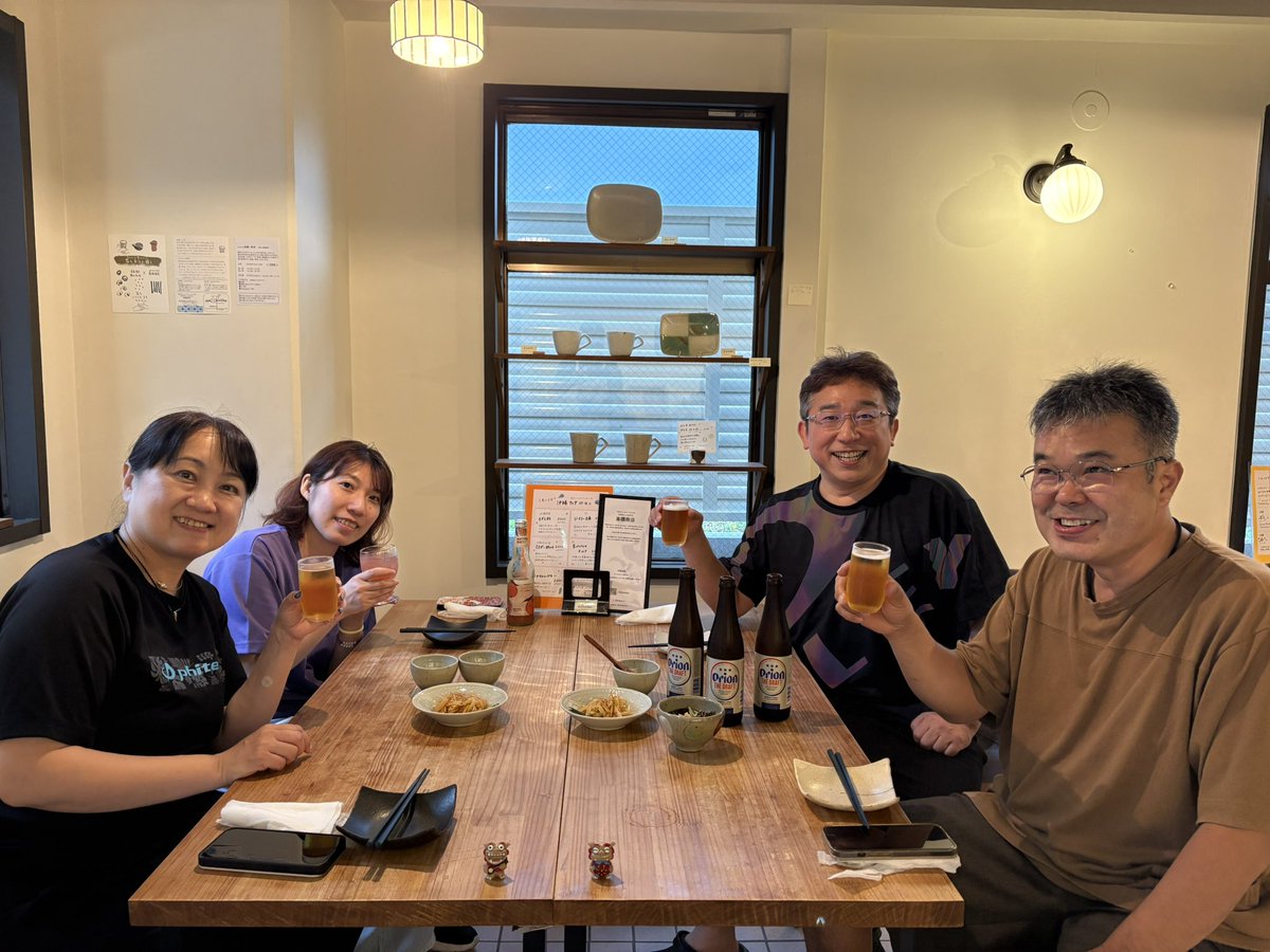 今日はサンサンミックスにシブちゃんと参戦🏓
危うい試合も多かったですが1部リーグで見事全勝優勝🥇✨
別の1部リーグに一緒に参戦したマルマチペアも優勝して、丸先輩からのシャクハラ（シャクラセハラスメント）を受け「Wビクトリーの舞🪽」
俺たちの聖地高橋商店の沖縄フェアにも来れてメンソーレ🏖️