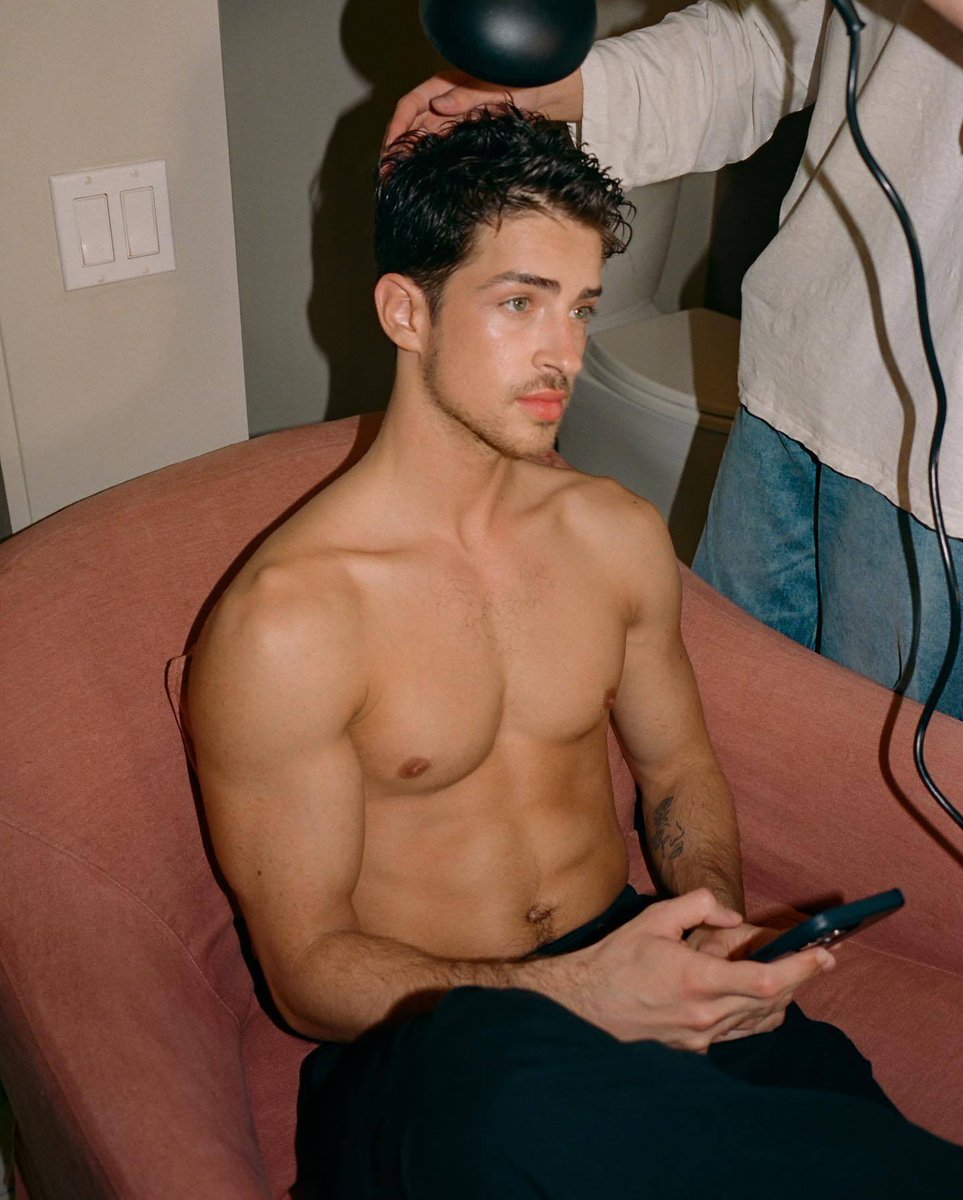 BlancoParody's tweet image. Mi #SeductiveSunday hoy se lo dedico a Massimo
@don_torricelli