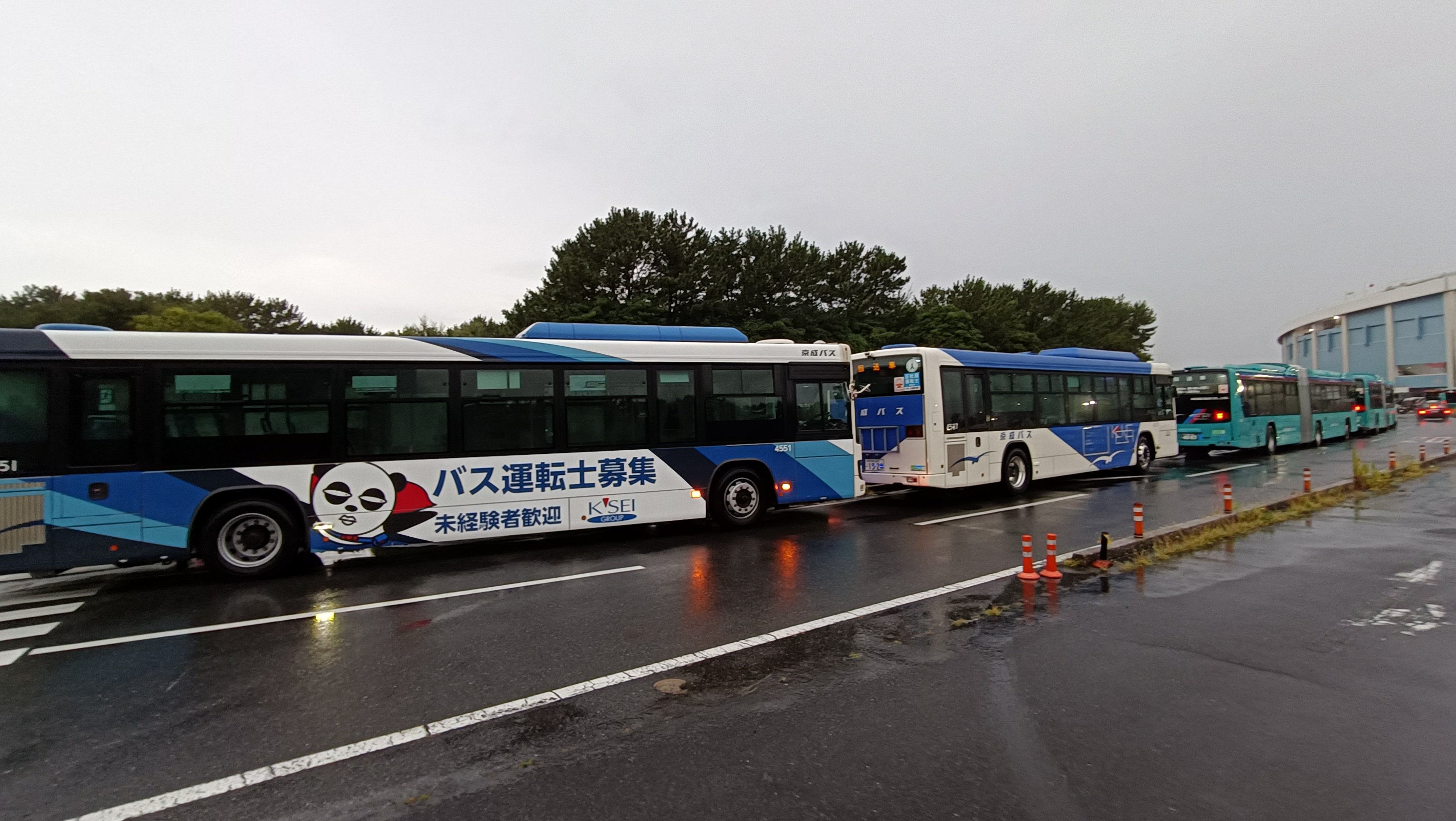 マリンバ 合奏用 バス ノンステK4458による快速瀬棚号、元リムジンT3548による函館・知