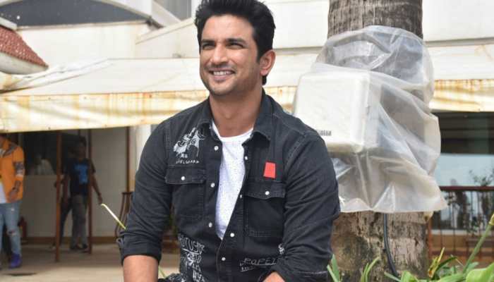 Hemant36182804's tweet photo. A smile that keep us motivated💓💓

A smile that spreads kindness and generosity everywhere⚡⚡ 

A smile that makes our day worst to best❤❤

That is sushant smile that best in world ✨✨

#JusticeForSushantSinghRajput 
#BoycottbollywoodCompletely 
Smile Like Sushant https://t.co/vhdbqmnkEH