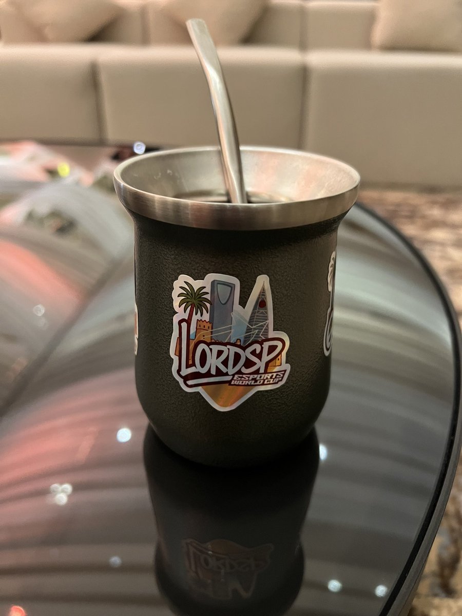 Met @LordSP from 9z Globant, the only team from Argentina to qualify for the #EsportsWorldCup.
We didn’t speak much at first, but the respect and good vibes were instant. He even gifted me authentic yerba mate with the cup.
Massive respect to the whole 9z family. 💜

قابلت كوتش