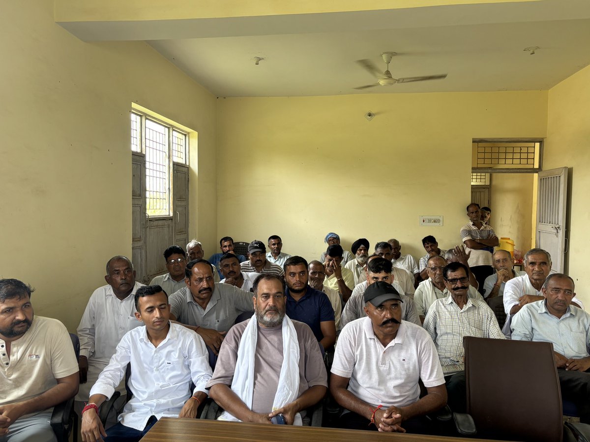 आज पंचायत घर रेहियन में विधायक रामगढ़ डॉ. देविंदर कुमार मण्याल जी ने स्थानीय मुद्दों के समाधान हेतु जन दरबार आयोजित किया।