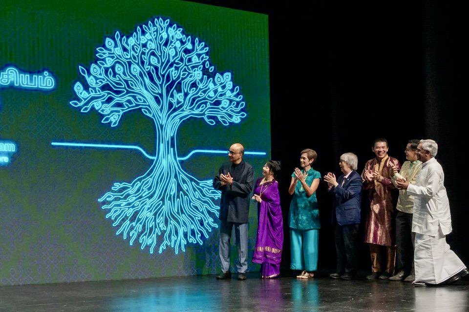 In conjunction with #SG60 and #NLB's 30th Anni, 🇸🇬President <a href="/Tharman_S/">Tharman Shanmugaratnam</a> launched the Encyclopedia of Singapore Tamils, an online resource documenting the Tamil community in Singapore over the past 200 years. Explore it here: go.gov.sg/nlb-est

#TamilNadu 

📷 <a href="/nlbsingapore/">NLBSingapore</a>