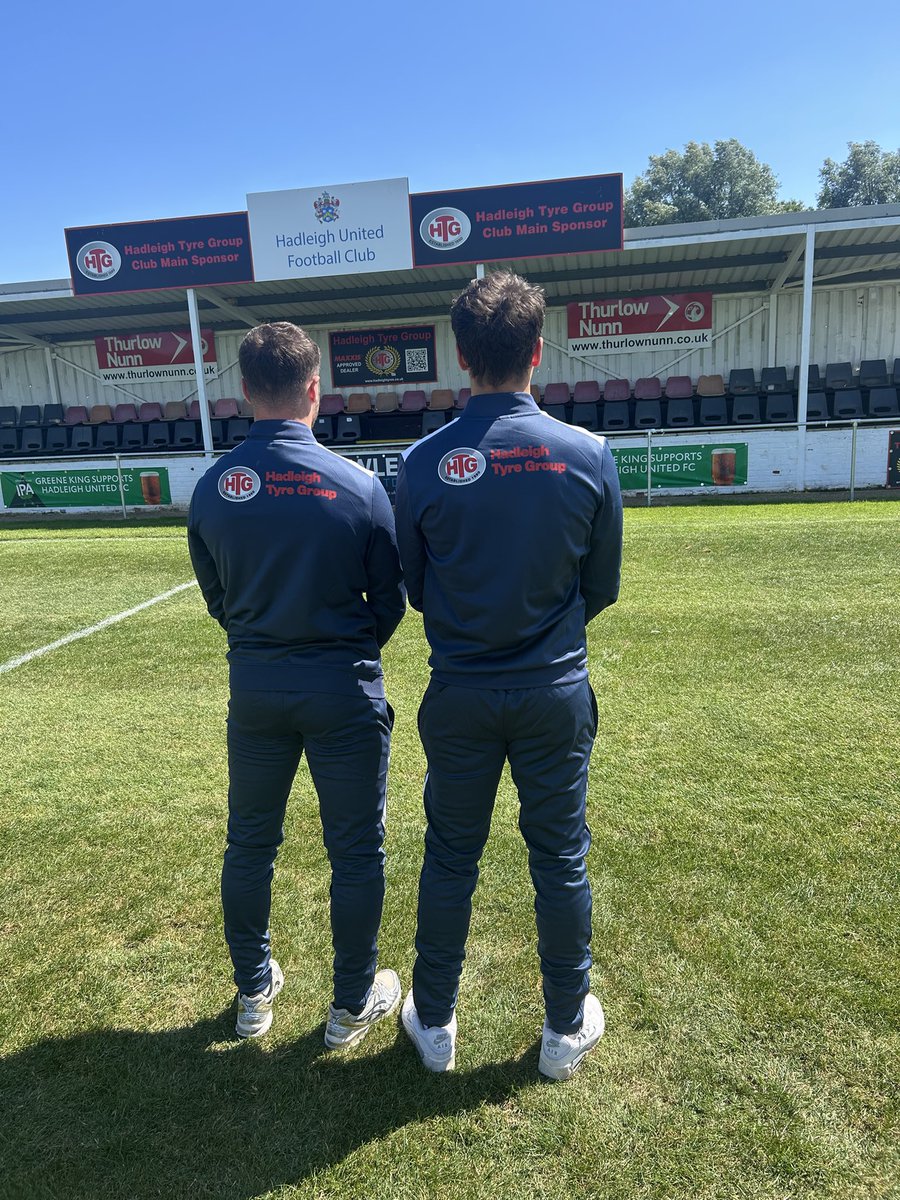 The 1st team boys looking smart in their new tracksuits and polo shirts kindly sponsored by Mark and Lynda Ward.

Thanks to Ellis and Harry for modelling