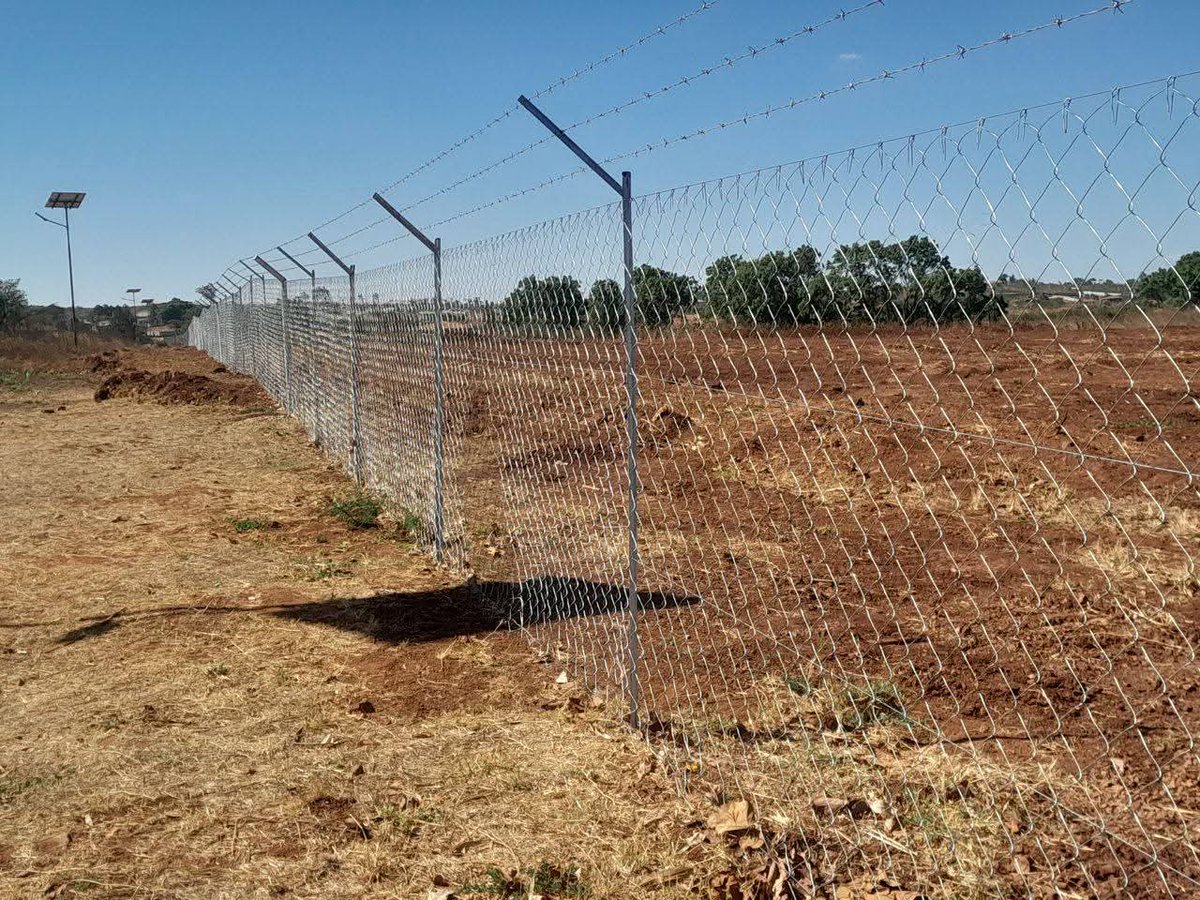 The cheapest Diamond Mesh Fence
Fix and supply
60% Deposit and balance upon completion
App me +263783560923
Call +263785539898