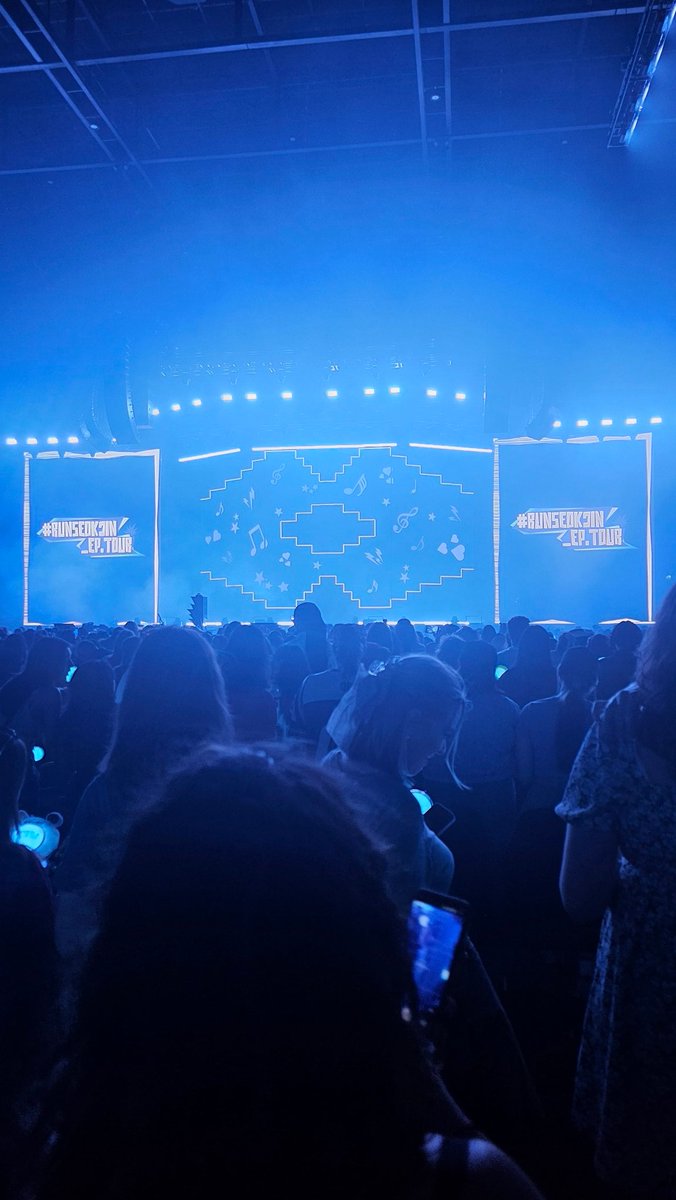 Amazing concert last night! Gotta represent maple armys!  #runseokjin_eptour_amsterdam_d1