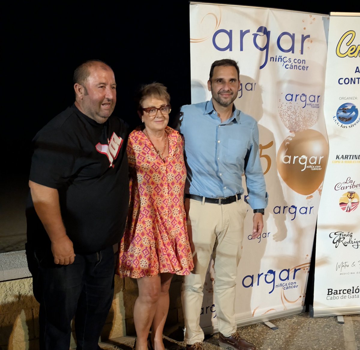Emocionado por asistir a la emotiva cena de gala promovida por la AAVV de Cabo de Gata. 
Un honor haber podido colaborar con <a href="/argaralmeria/">asociación arGar</a>, donde tantos padres se apoyan en momentos tan difíciles. 
¡Unidos por esta gran causa! #ARGAR #BalonmanoAndaluz
<a href="/aytoalm/">Ayuntamiento de Almería</a>