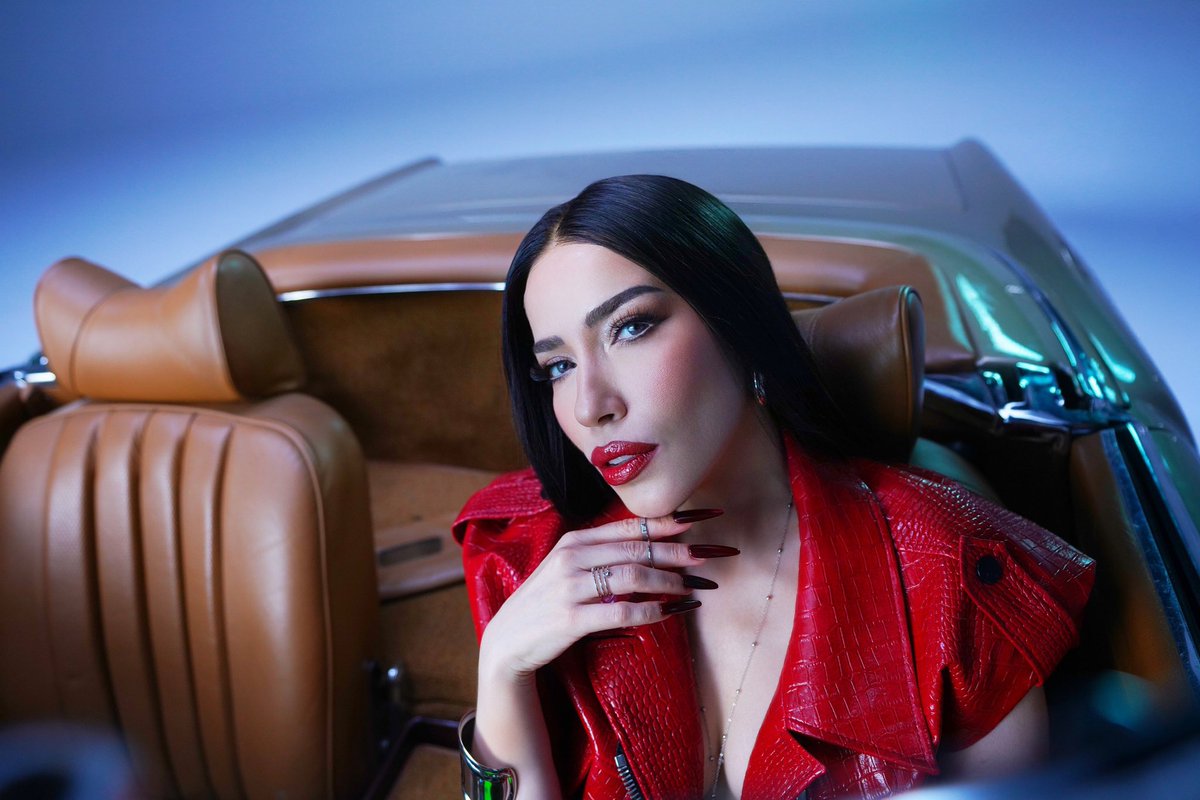 Dans ve popun harika bir yaz sound'unun iki yarısı olduğu, Burcu Güneş'in söz ve müziği kendisine ait yeni şarkısı Neresindeyiz Aşkın ? - Söyle, mevsim normalleri üstündeki sıcaklar için birebir. ☀️ open.spotify.com/album/3DsdrVub…