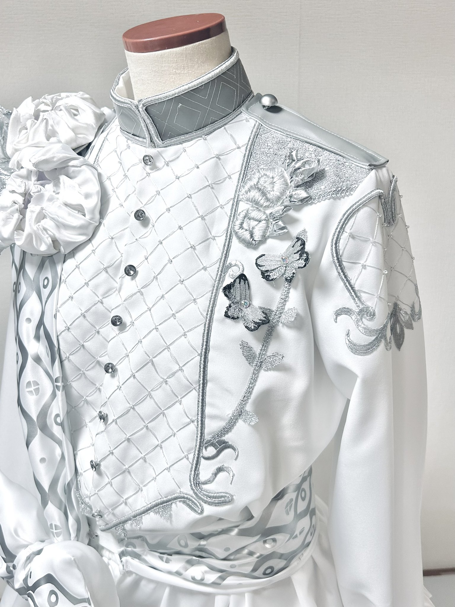 フェアリーガラ シルバー コスプレ ウィッグ付き ツイステッドワンダーランドのシルバーコスプレ動画 | TikTok