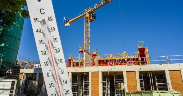 force_ouvriere's tweet image. [#Droits]

#Forteschaleurs : deux textes applicables au 1er juillet 2025 

Si aucune indicat° de t° n’est donnée dans le #Codedutravail pour cesser une activité , certaines disposit° répondent au souci d’assurer des conditions de travail satisfaisantes. 
&amp;gt;&amp;gt;force-ouvriere.fr/fortes-chaleur…