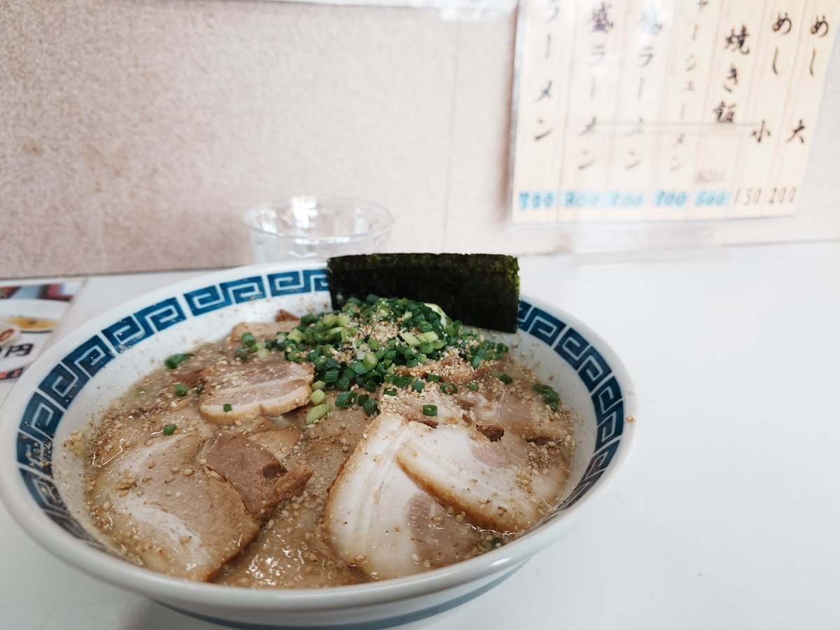 お疲れ様です🤓
午前はジムで体を動かして、お昼に行きたかったラーメンしばきました🍜
その後は家族が買物を希望したので合流してから夜は一緒にご飯です🍴
休日としてはまずまず🤔
明日からお盆まで2日頑張ります💪
#とある公務員のブラックな日常
#筋トレでは体重落ちない
#ラーメン食べるからか