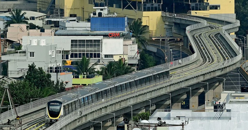 Bangalorereal1's tweet image. Some photos of Bengaluru’s latest metro line:

#NammaMetro #yellowline #Bengaluru #bangalore