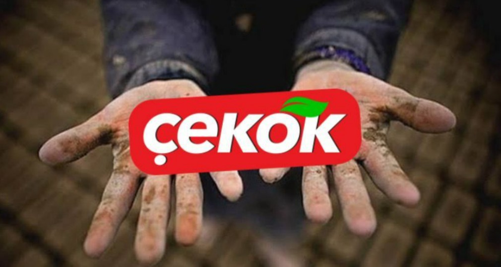 Kocaeli Kartepe Çekok Gıda'da çalışırken kivi makinesine parmakları sıkışan 17 yaşındaki göçmen kız çocuğunun üç parmağı koptu..
Hastanede ameliyata alınan çocuk işçinin parmakları kurtarılamadı..
v/Süriye Çatak Tek-Kocaeli Gündem