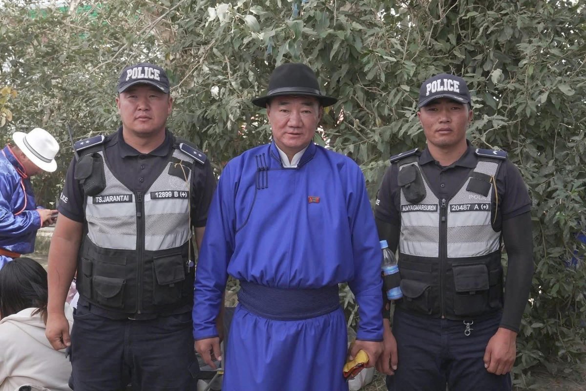 За Монголд хууль цааз шударга шүүх цагдаа гэж байдаг юм байна эхнээс нь баривчлаад эхэлжээ