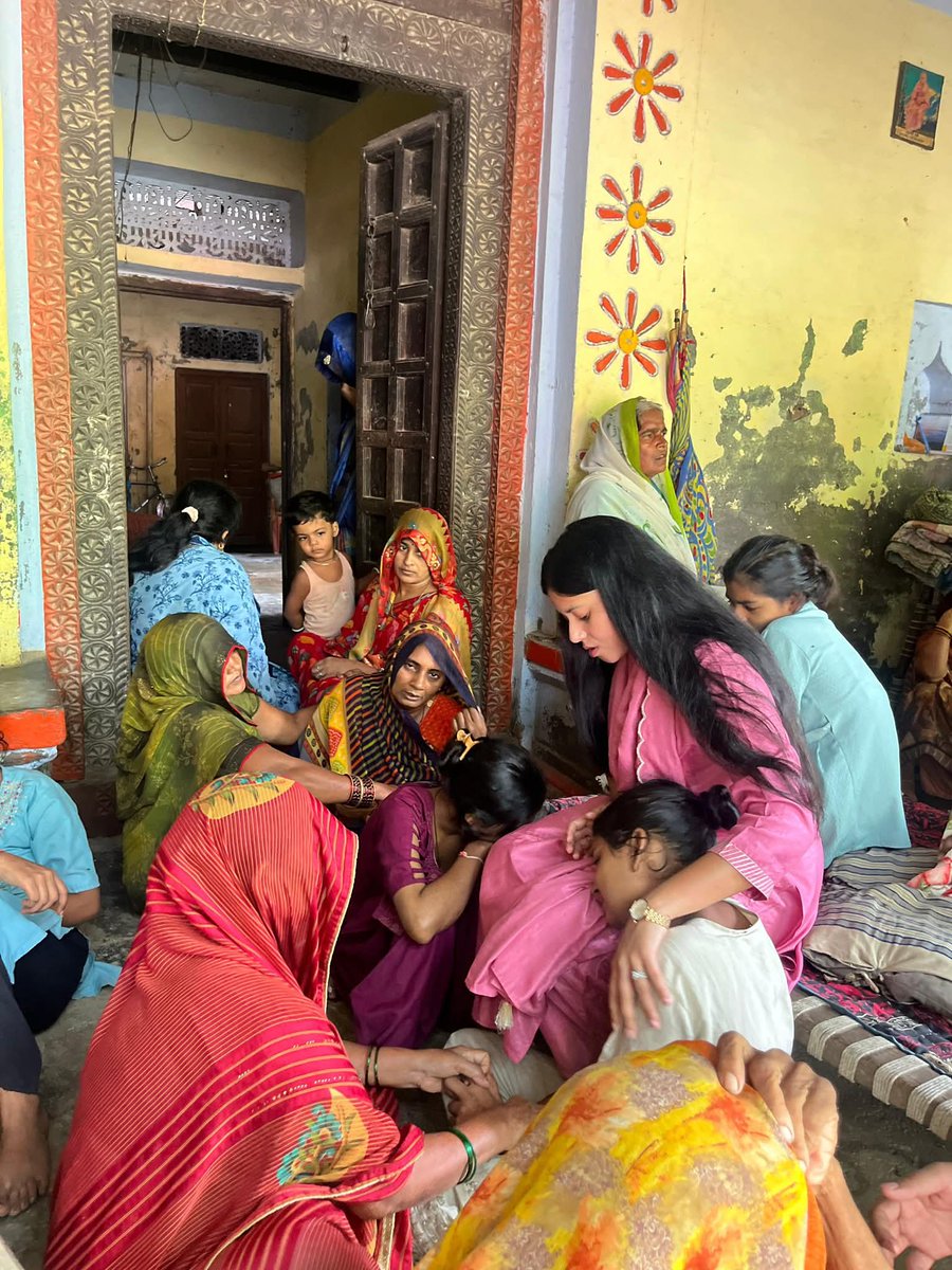 PriyaSarojMP's tweet photo. लोकसभा क्षेत्र मछलीशहर के अंतर्गत मछलीशहर तथा विधानसभा मड़ियाहूं में हुई असामयिक मृत्यु की घटनाओं — जिसमें नितिन यादव (सैफई) के भतीजे तथा भाऊपर में 15 वर्षीय बच्चे की डूबने से मृत्यु — की सूचना प्राप्त होते ही, मैंने शोक संतप्त परिवारों के प्रति अपनी गहरी संवेदनाएं व्यक्त कीं और इस दुःख की घड़ी में उनके साथ खड़े रहने का आश्वासन दिया।