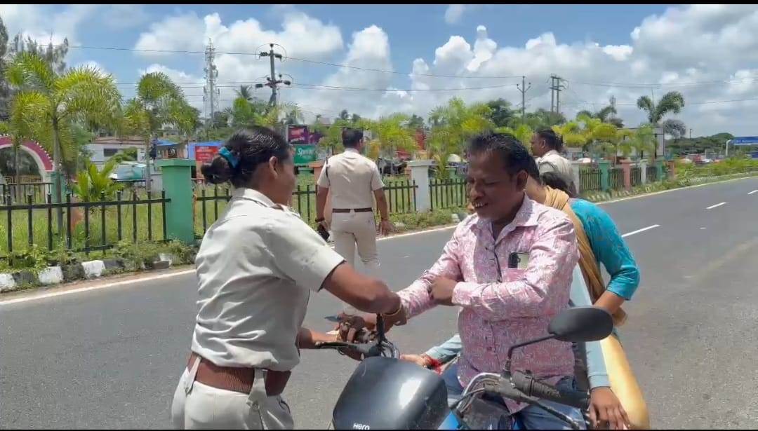 On the eve of auspicious #Rakshabandhan, awareness programme was conducted by tying Rakhi with the message of road safety and safe driving by RTO , Puri. Wishing all a happy #Rakshabandhan. <a href="/CTOdisha/">ବାଣିଜ୍ୟ ଓ ପରିବହନ ବିଭାଗ । Commerce & Transport</a> <a href="/STAOdisha/">State Transport Authority, Odisha</a>  <a href="/dm_puri/">Collector and District Magistrate Puri</a> <a href="/SPPuri1/">Puri Police</a>