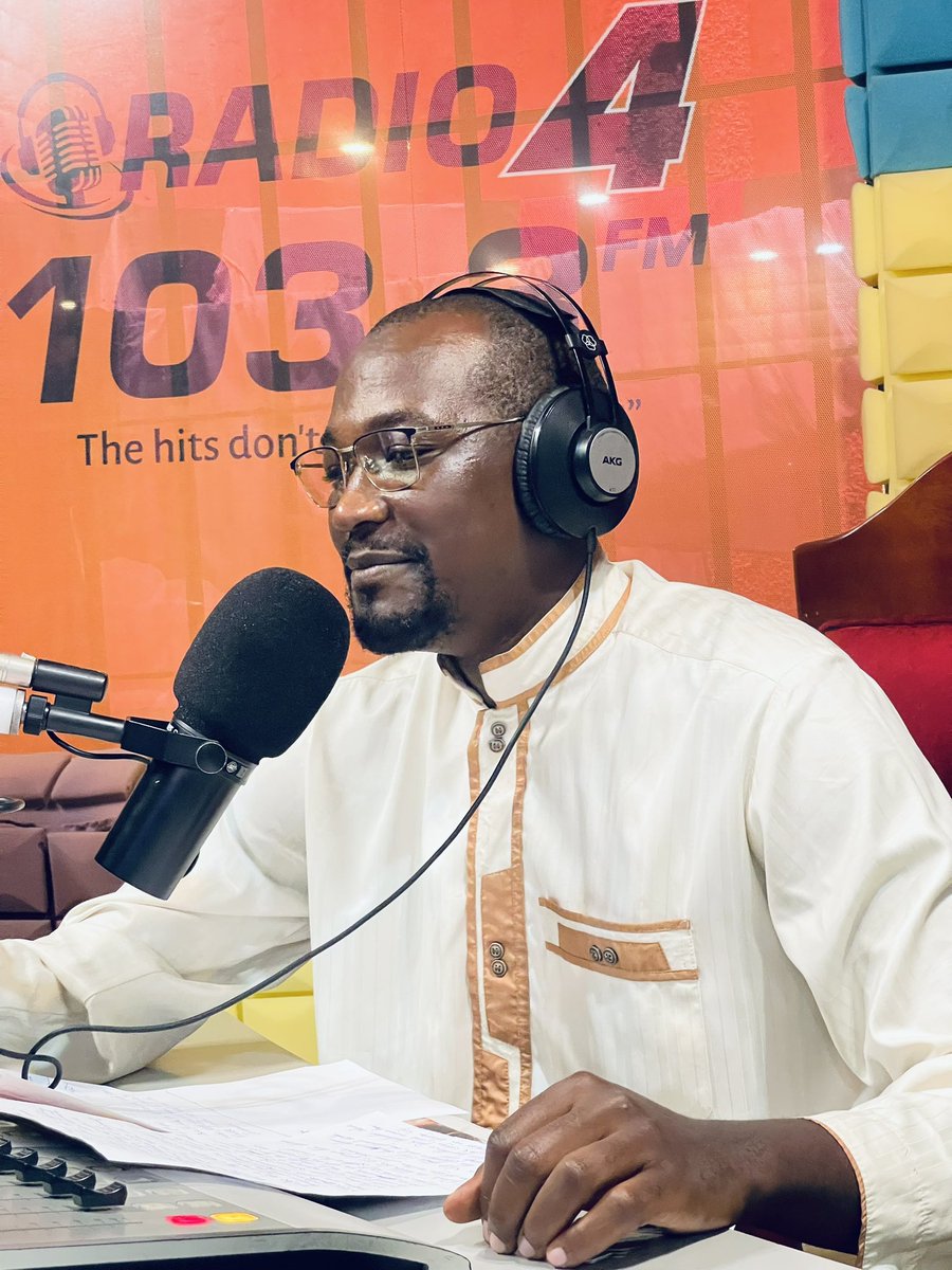 Radio4UG's tweet photo. ON AIR: #Radio4Akaddanyuma until 1:00 PM.

@ShabanKigozi1 is standing in for David Wepukulu today.

Tune in to 103.3 FM, Ensunsuzi, to follow the discussion.

Where are you listening from?

#Radio4UG https://t.co/bRSFiHbVVU