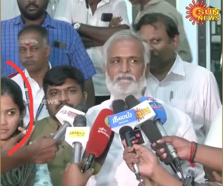 பதில் சொல்ல வேண்டிய மேயர் பாப்பா ஓரமா நிக்குது.. இந்த ஆளு அறநிலையத்துறை அமைச்சர், உனக்கு என்னயா அங்க வேலை!?

இவனுங்க ஆட்சிக்கு வந்தா இதான் லட்சணம்.. 🤦‍♂️