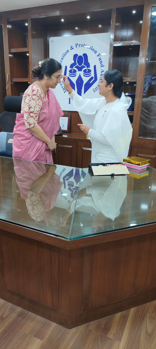 Brahma Kumaris ORC (@omshantiretreat) on Twitter photo A meaningful #RakshaBandhan celebration with BK Sisters ORC, sharing the message of protection through purity and values with officials from the Ministries of Social Justice and Empowerment, Finance and Corporate Affairs and Ministry of Power.✨
<a href="/BrahmaKumaris/">Brahma Kumaris</a>
#OmShantiRetreat A meaningful #RakshaBandhan celebration with BK Sisters ORC, sharing the message of protection through purity and values with officials from the Ministries of Social Justice and Empowerment, Finance and Corporate Affairs and Ministry of Power.✨
<a href="/BrahmaKumaris/">Brahma Kumaris</a>
#OmShantiRetreat