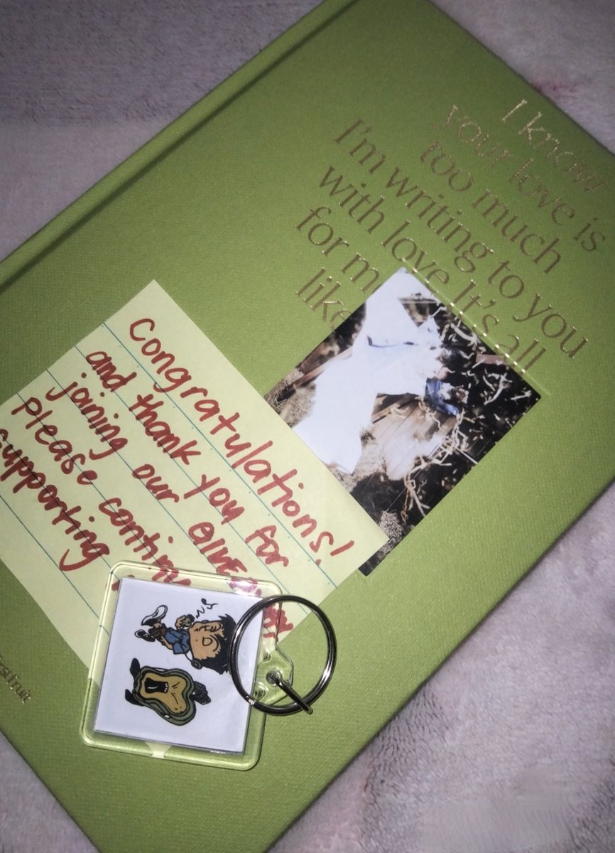 meolibang's tweet image. Thank you sm to @nm_print for the GA and for supporting mark! I got the TTF album &amp;amp; a super cute keychain 💚 

#NMPrintsFeedback