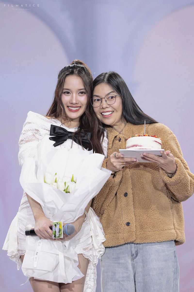 Trend For FREEN&BECKY (@trendforfb) on Twitter photo 📌 วันนี้ขอเชิญทุกคน มาร่วมรับชม Vlog กับโปรเจกต์ล่าสุดของเซ็นทรัลเวิลด์
ที่ได้ฟรีน สโรชา และคุณแม่นัน มาฉลองเทศกาลวันแม่แบบอบอุ่นที่เซ็นทรัลเวิลด์กันค่ะ
<a href="/centralwOrld/">centralwOrld</a> <a href="/srchafreen/">P'freen (real)</a>
#CTWxFREENandMOM 📌 วันนี้ขอเชิญทุกคน มาร่วมรับชม Vlog กับโปรเจกต์ล่าสุดของเซ็นทรัลเวิลด์
ที่ได้ฟรีน สโรชา และคุณแม่นัน มาฉลองเทศกาลวันแม่แบบอบอุ่นที่เซ็นทรัลเวิลด์กันค่ะ
<a href="/centralwOrld/">centralwOrld</a> <a href="/srchafreen/">P'freen (real)</a>
#CTWxFREENandMOM