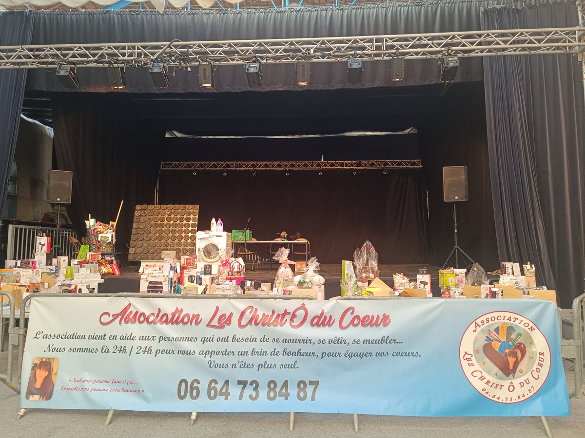 J’ai rencontré bien des visages au fil de ma vie, mais le tien porte une lumière unique. Hier, c’était la Saint-Amour pour ton loto LesChrist Ô du Coeur, mais elle aurait tout aussi bien pu s’appeler la Saint-Christine. Merci d’être si vraie, si généreuse, d’offrir ton amour.