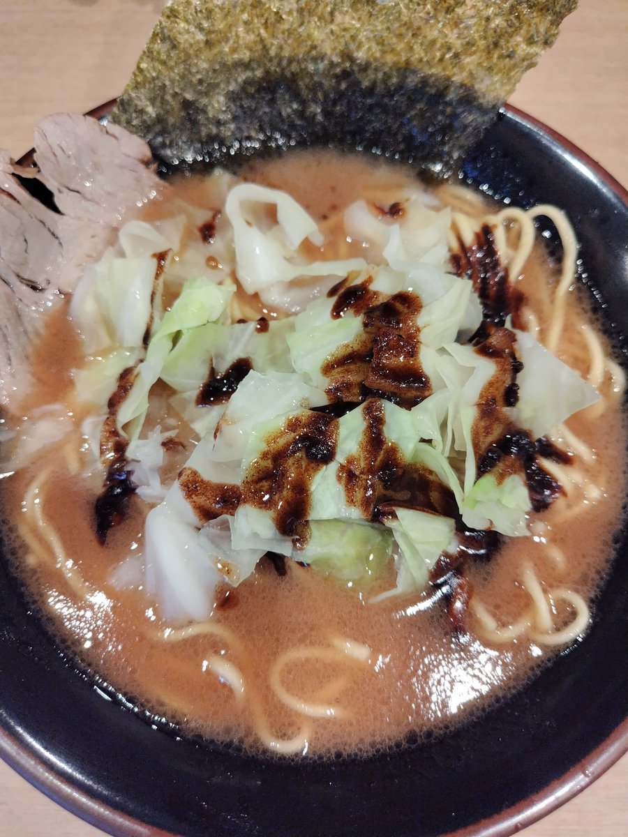 今日は、ニンニク解禁🧄✨
＃柴田商店Ver2.0 さんへ

☆特製マー油らーめん

まっ濃い塩豚骨に、香ばしマー油、
やっちゃえニンニクがパワー全開😤❗
甘い茹でキャベをシャクシャクしつつ、
むちプチ中太麺をすするーん😋🎵
カラオケ後のテンションには、
このガッツリがベスト😙

ごちそうさまでした