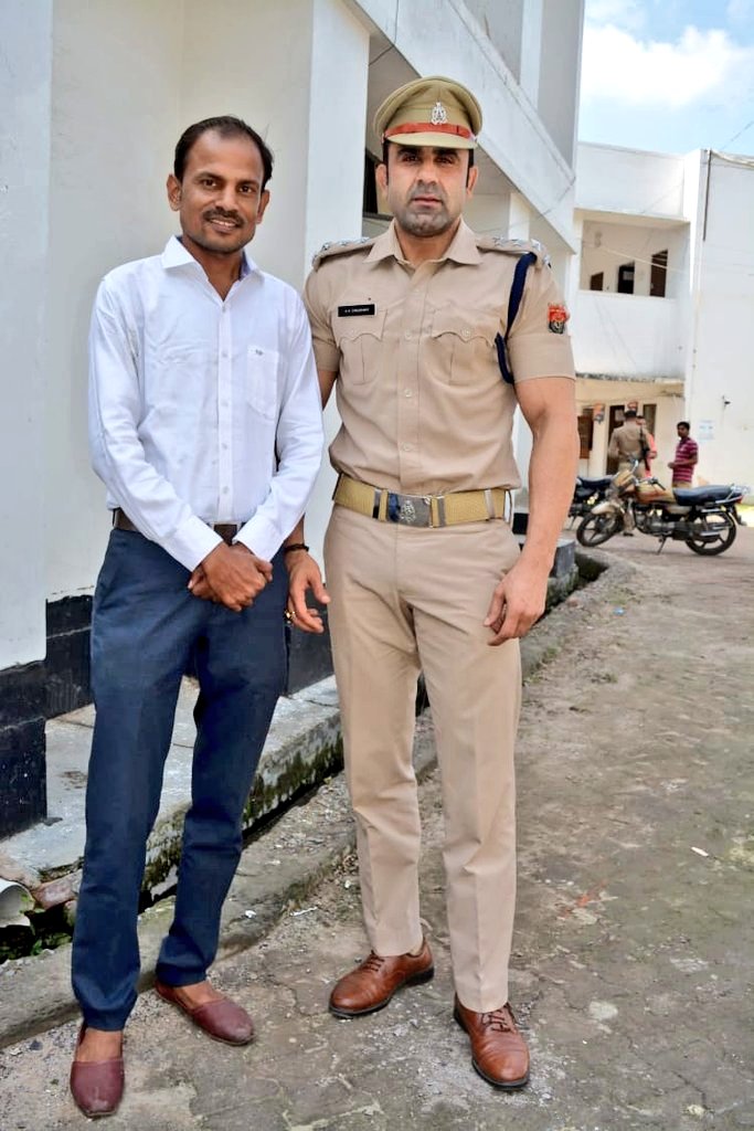 AlokTiwari9335's tweet photo. संभल के सिंघम बड़े भैया @wrestleranuj जी बने ASP

बड़े भाई अनुज चौधरी जी को ASP उत्तर प्रदेश पुलिस नियुक्त करने हेतु माननीय मुख्यमंत्री श्री योगी आदित्यनाथ जी उत्तर प्रदेश सरकार का हृदय से आभार।

जय हिन्द 🙏🇮🇳 https://t.co/bRYNxnFbF1