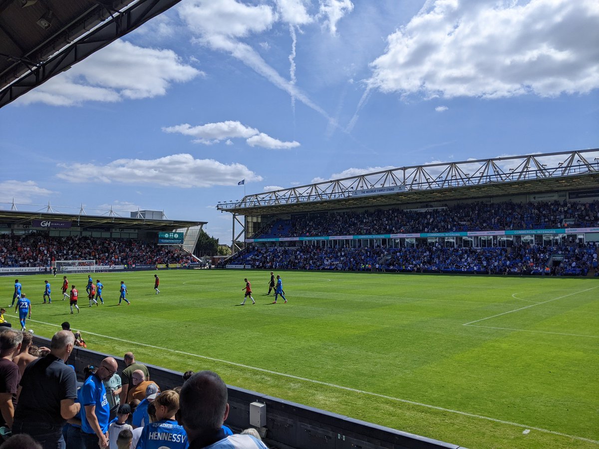 Peterborough vs Luton
With Luton trying to get a second win of the season and Peterborough trying to get their 1st win of the season it started off scrappy but then Luton scored a header which bounced right into the corner then it was squared acrossed and Clark smashed it in
