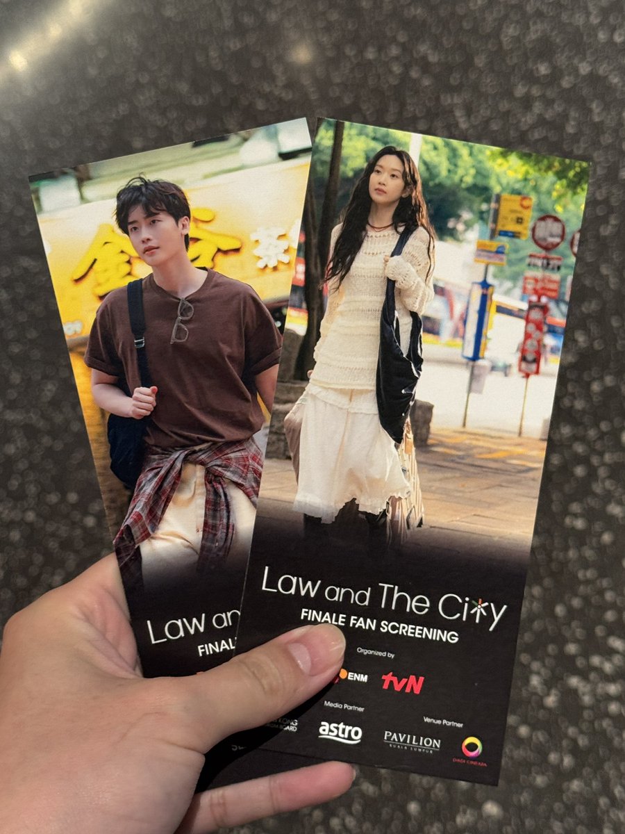 Can't wait for the final episode 🩷  #이종석 #문가영 #서초동 #LEEJONGSUK
#MUNKAYOUNG #tvNAsia
#BestKoreanEntertainment #LATCStarTourinKL