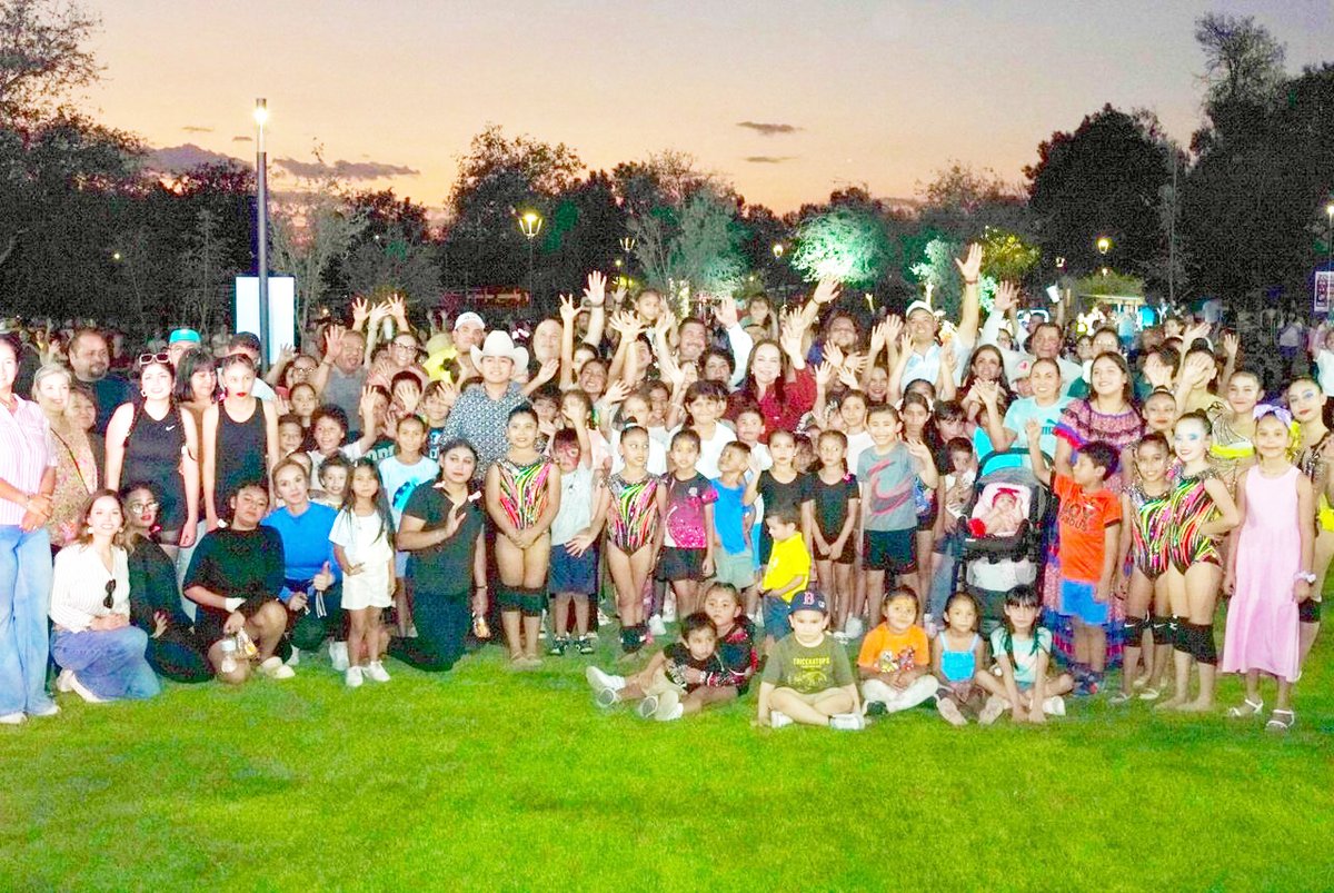 #Ribereña #NuevoLaredo Inaugura Carmen Lilia Canturosas espacio cultural y artístico del Parque Viveros
Ante un ambiente festivo en el que cientos de familias disfrutaban de un día de campo con picnic, shows infantiles, música y baile  laprensa.mx/notas.asp?id=7…