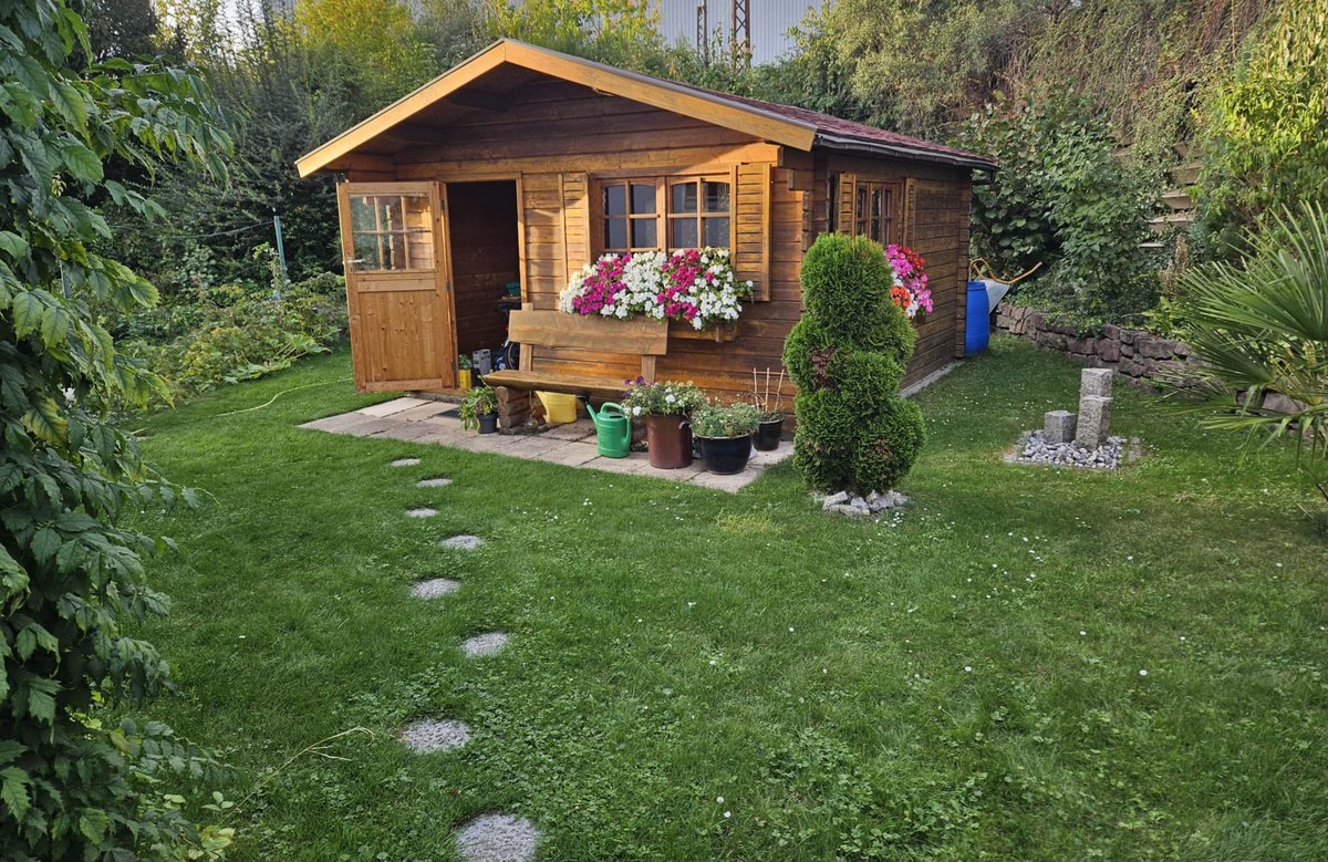 Hinterm Haus steht noch ein Haus und da hol ich jetzt meine Liege raus und ihr könnt mir gar nix so!☕️☕️😘
