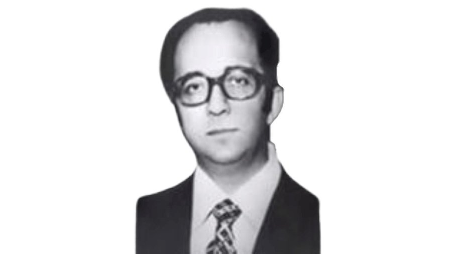 Mülkiye'de hocamız olan, değerli  hukukçu Prof.Dr. Safa Reisoğlu'nu kaybettiğmiz öğrendim. Mütevazi, kibar, ince esprileri ile sizi bir anda avucuna alan müthiş bir hocaydı. Hepimizin başı sağolsun.