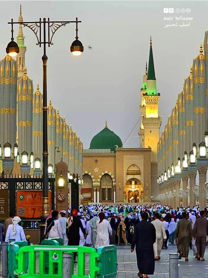 #خاتم_النبیین_محمّدﷺّ
میری جانب بھی ھو اِک نگاہِ کرمﷺ💖
اے شفیع الواریٰ ، خاتم الانبیاءﷺ💖
آپ ﷺ نورِ ازل ، آپ ﷺ شمعِ حرم
آپ ﷺ شمسُ الّضحٰی، خاتم الانبیاء💖

#ٹیم_البدر