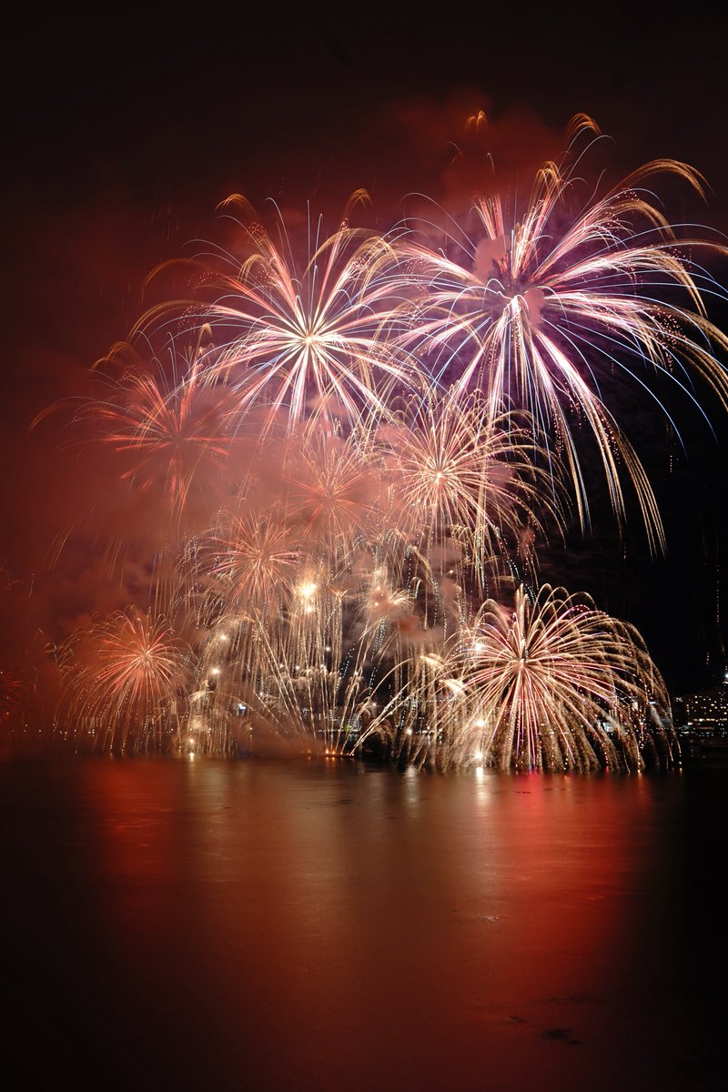 滋賀県琵琶湖に映るびわ湖大花火大会が綺麗らしい。

#あろえカメラ