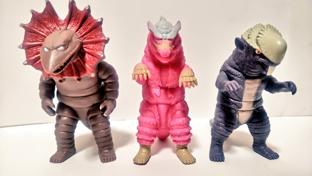 本日より発売の新作ウルトラ怪獣ソフビ、#ゲドラゴ ✨ 鮮やかなピンク