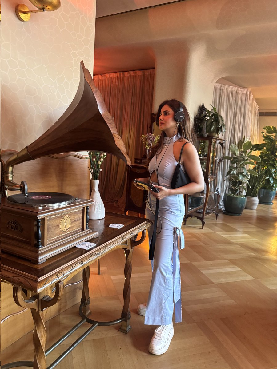 TheParulYadav's tweet image. until I stood here, surrounded by his flowing forms and living colors.
Maybe it’s pure coincidence… or maybe I’ve been carrying a little piece of Gaudí’s soul all along.
Barcelona just made me wonder if I’m a quiet reincarnation of his.
#gaudiarchitecture #barcelonaspain