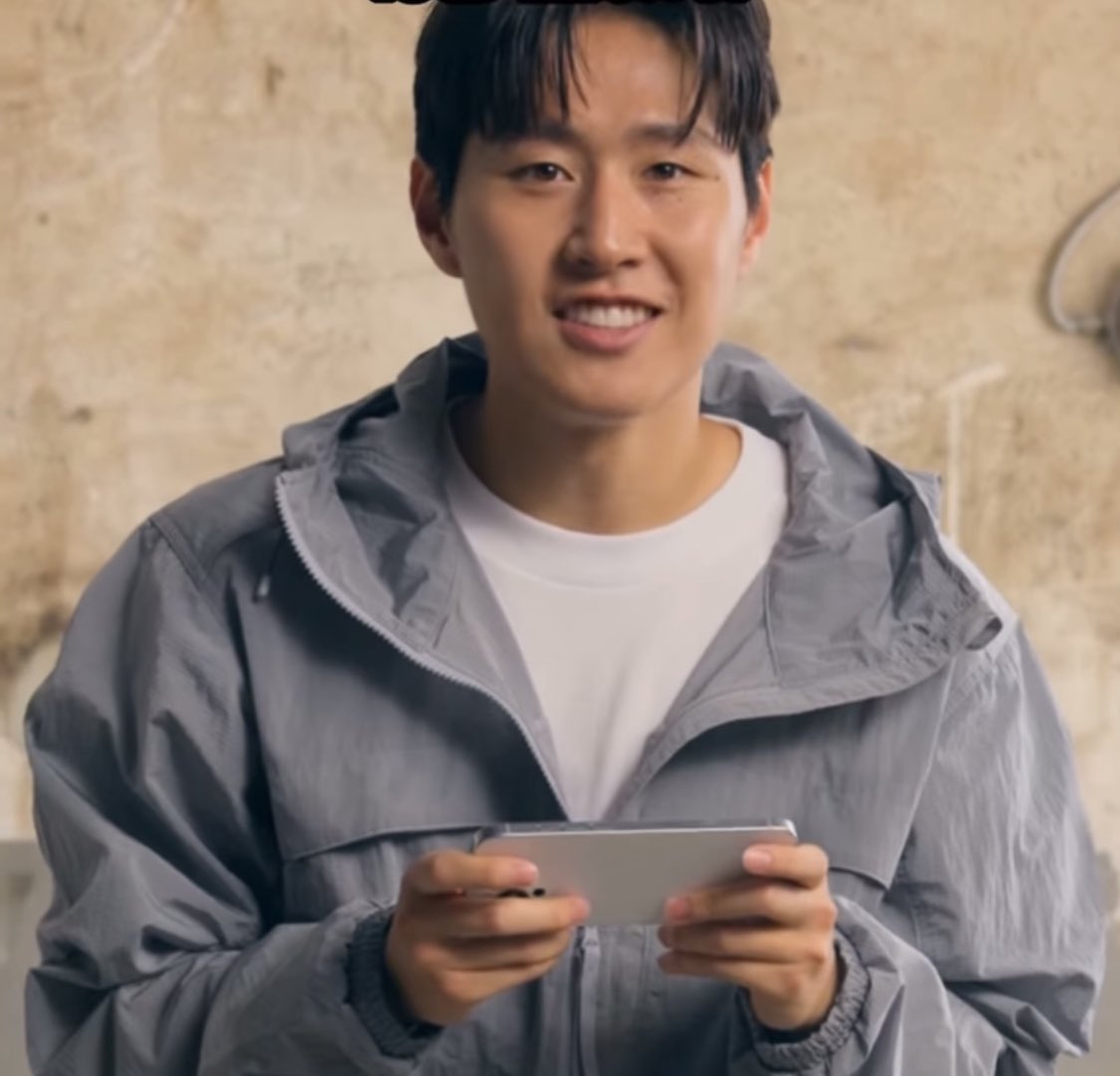 여기 얼굴 맛집이네🤤