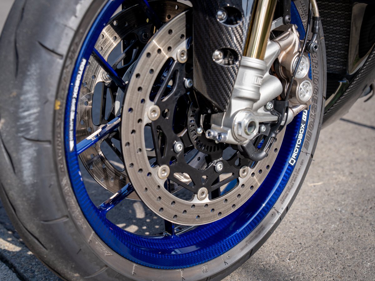 CadillacATS1's tweet image. カーボンホイールになりました🛞✨
#YAMAHA　#R1M　
#ROTOBOX　#BULLET 

#俺のR1が一番カッケェ
#バイクが名刺
#リアルに1度は見たいバイクならRT