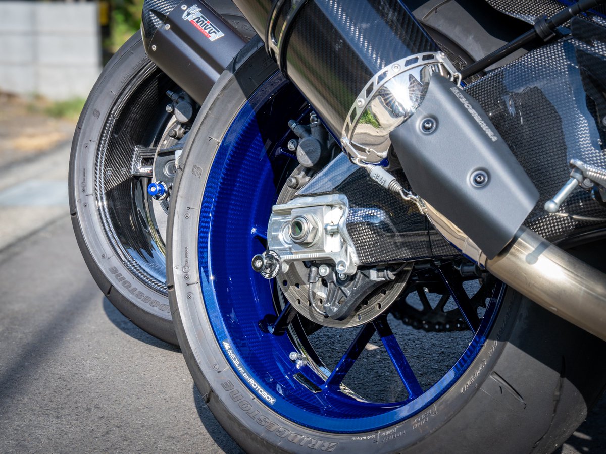 CadillacATS1's tweet image. カーボンホイールになりました🛞✨
#YAMAHA　#R1M　
#ROTOBOX　#BULLET 

#俺のR1が一番カッケェ
#バイクが名刺
#リアルに1度は見たいバイクならRT