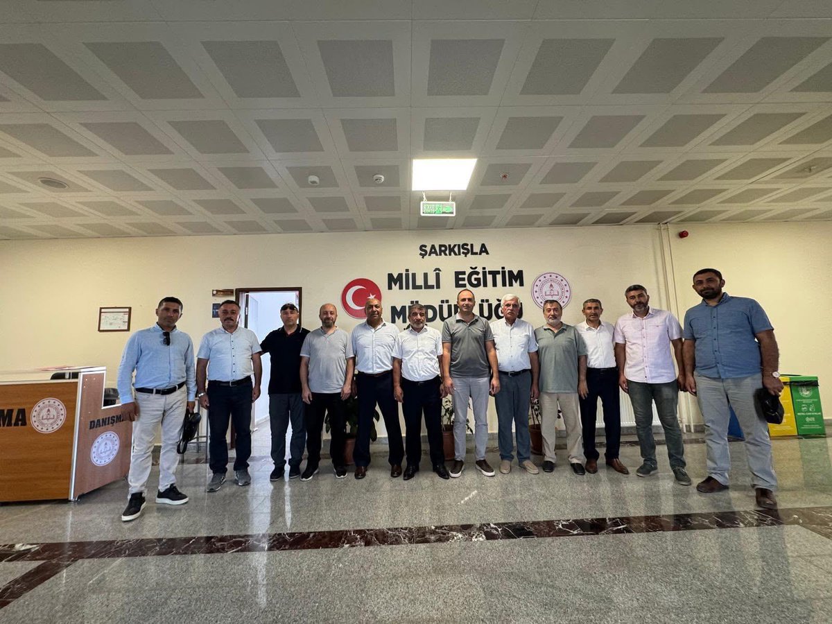 Eğitim Bir Sen Sivas İl Yönetimi ve Eğitim Bir Sen Şarkışla İlçe Yönetimi, İlçe Milli Eğitim Müdür Vekili Sn. Mümin YILMAZ' ı makamında ziyaret etti.