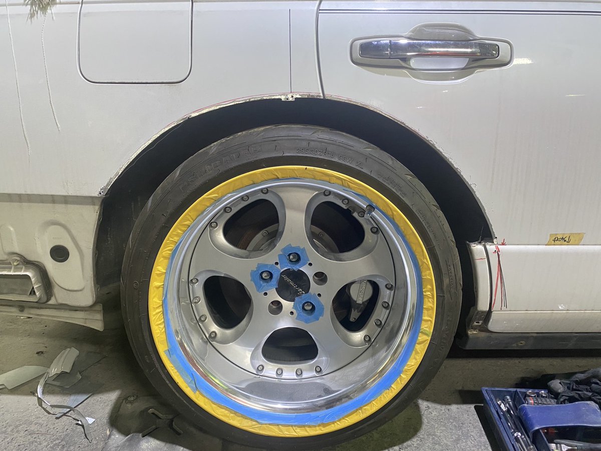 kazucedachu's tweet image. 夏休み前に板金屋からの進捗連絡。
リアがキレイにカットされてました。

#バーフェン
#オーバーフェンダー
#VIPCAR 
#当時仕様
#セダン