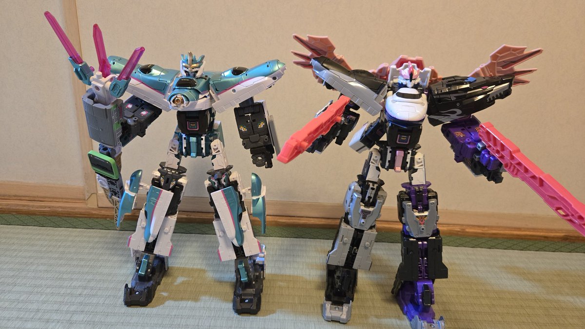 takemo03's tweet photo. 息子念願のE4MAXトキが届きました。E5SRGとトキ・ﾊｰﾃﾞｽ・ｵﾙﾀﾅﾃｨﾌﾞのSRG並べてみました！かっこよすぎだろって！
#シンカリオン　#シンカリオン10周年 https://t.co/aoYxuOanbL