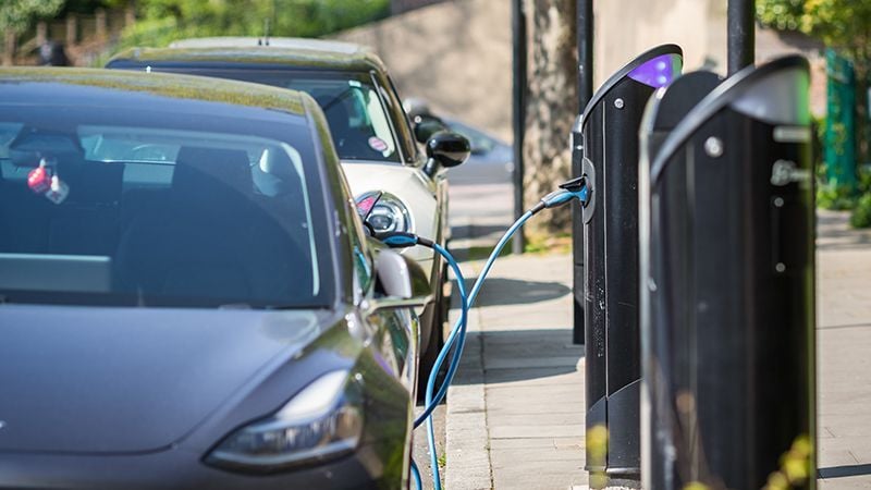 Almost half of new cars sold are now electric or hybrid 
#Ecars #EV
buff.ly/4rcIPyk