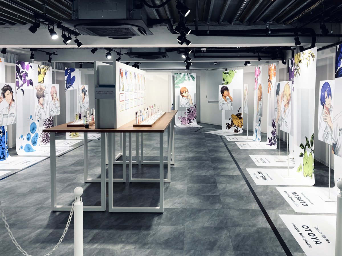 グラショ行ってきたよ～！
撮影に時間をかけるタイプではなく...人居ないの勿体ない空間だった！
急いで空の棚見て爆速で匂い嗅いで帰った！
買いたかったもの達は家までグッズ運んでくれてありがとなの気持ちで通販ポチィしますね、在庫どうにかしてくれメンス！(全ての商品を受注して欲しいな❣️)