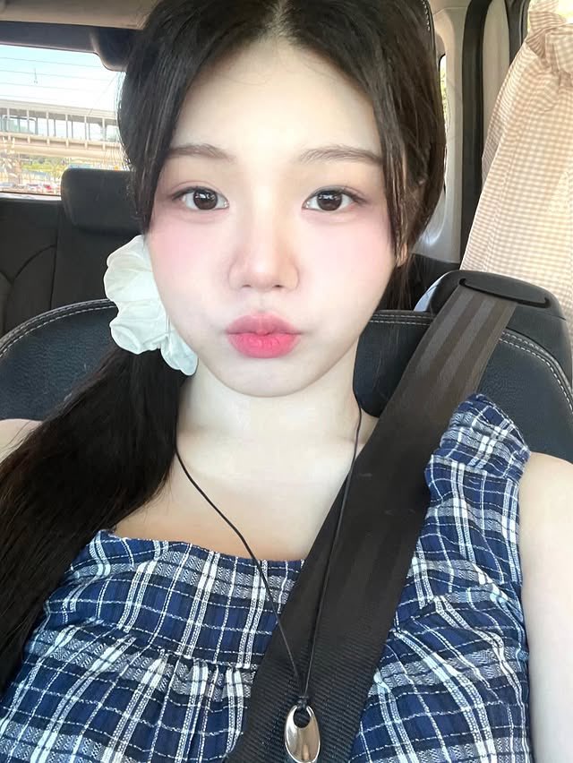 yeonsuthinker's tweet photo. summer princess ryu yeonsu💙🤍

#YEONSU #연수 #ADYA #에이디야 https://t.co/P0EcBI18AP