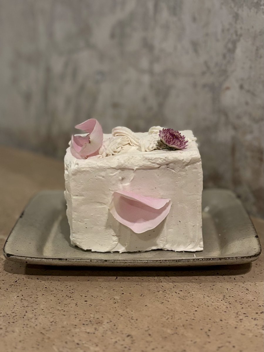 brown butter and walnut sheet cake 🌸