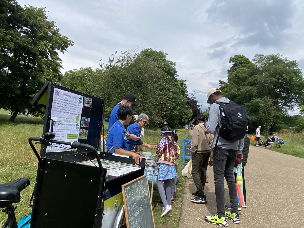 HeathHands's tweet photo. Lots going on this Sunday on @CityCorpHeath - with the Dairy open from 11; the first opening of the Heath Info Hut; you can go Wild about the Heath from 2 and the London Ukelele band huts the bandstand at 3. Check out all the fun info here: https://t.co/hgKvbRrbFW https://t.co/CSP269txwY