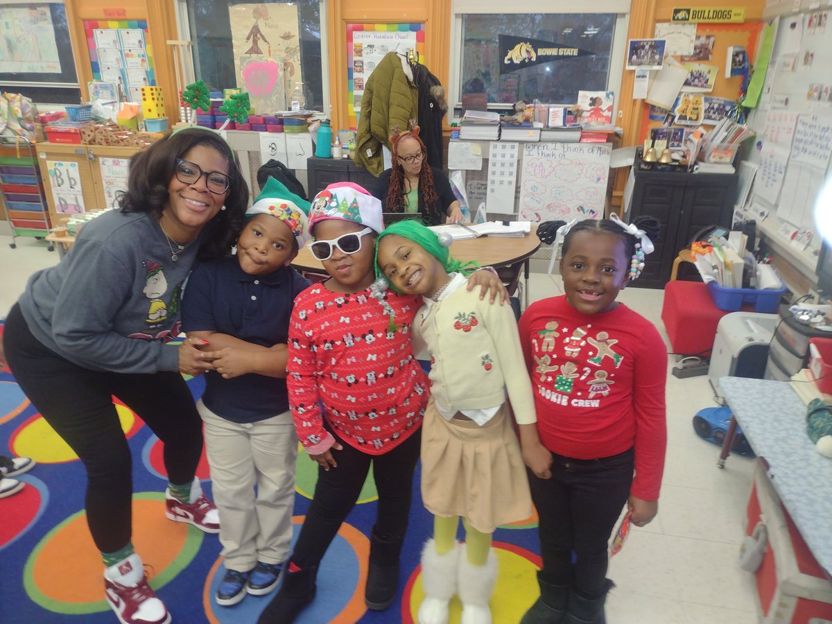 Santa's little helpers!
<a href="/FPCS_Woodridge/">Friendship Woodridge</a>
@Friendshippcs
#FPCSWD
#Journeyto30
#Friendshipsjourneyto30
#Onefriendship